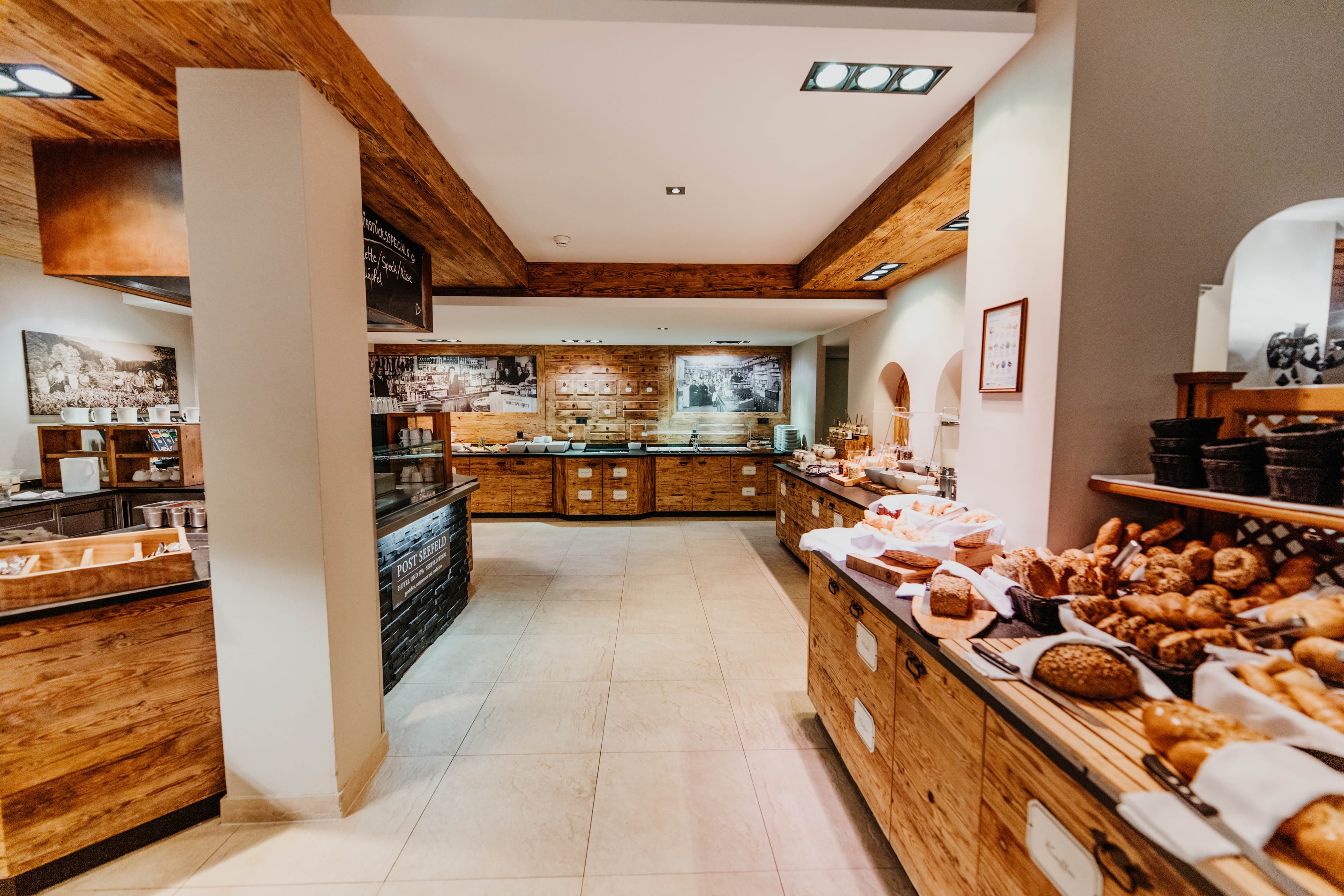 Frühstücksbuffet mit regionalen Produkten