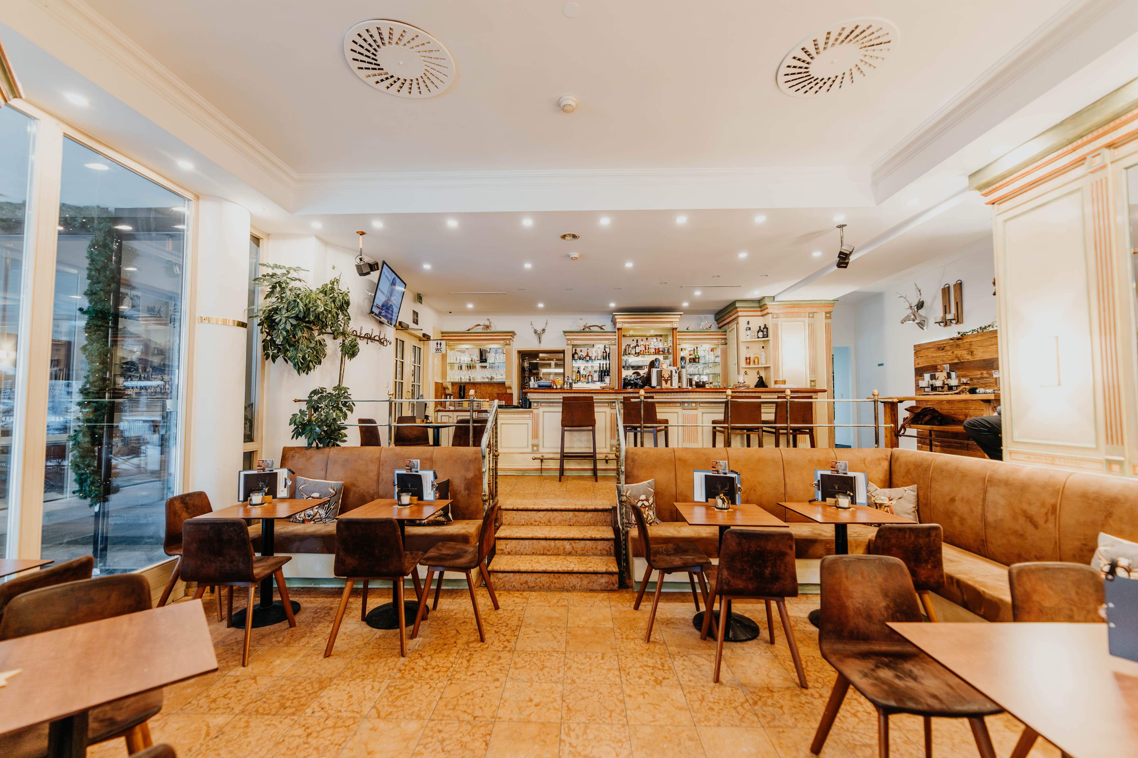 Café und Bistro Platzhirsch am Dorfplatz